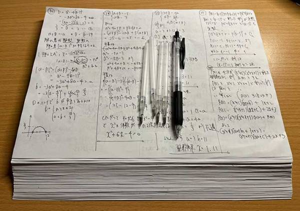 大量の『コピー用紙とペン』が約１か月後？　ビフォーアフターに「マジですごい」