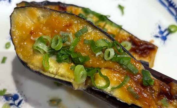 茄子に塗ったのは？　オーブントースターで焼くと…「ごはん欲しくなる」「絶妙！」