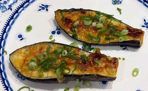 茄子に塗ったのは？　オーブントースターで焼くと…「ごはん欲しくなる」「絶妙！」