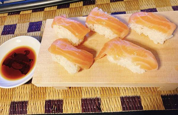 １００均で見つけた『便利アイテム』　寿司を作った結果？