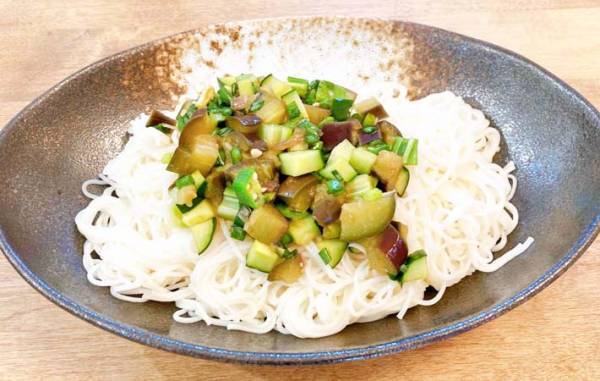そうめんをゆでて…？　のせたトッピングに、夫「米にも合う！」