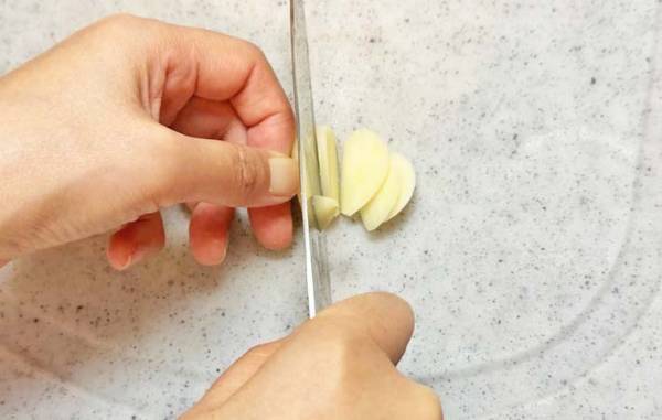 使い切れないニンニク　保存のコツに「もうシワシワにしない！」