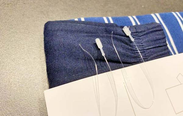 「ハサミはもう使わない」　服の値札は、こうやって外せる！