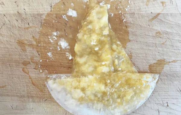 小麦粉不要のクロワッサン　材料に「余ってたから助かる」「簡単！」