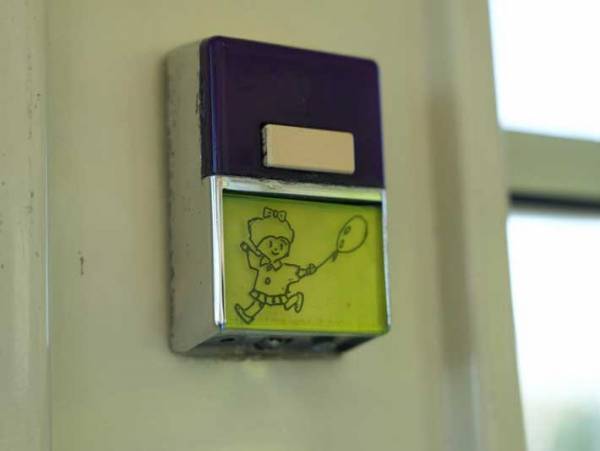 バスの『降車ボタン』に「レトロ感がたまらん」　描かれていたのは？