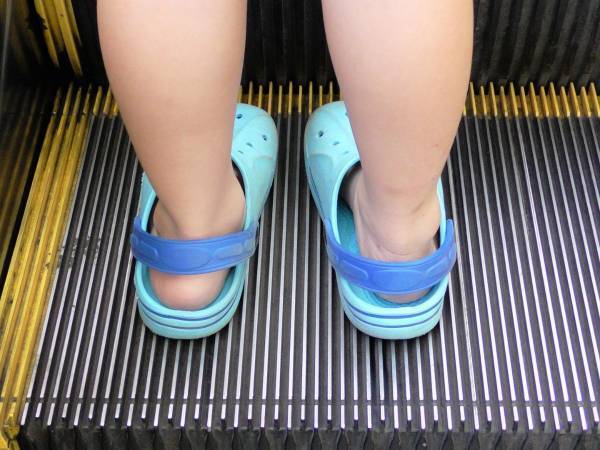 サンダルの『意外なリスク』にゾッ　経産省公式Xの注意喚起に「一生忘れません」