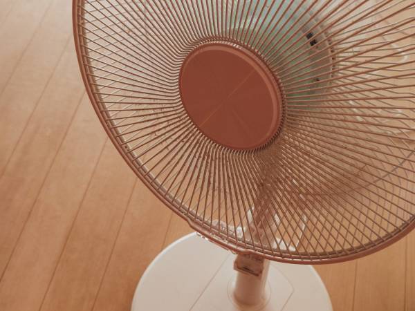 一日中つけっぱなしにしてもいいの？　扇風機を安全に使う方法