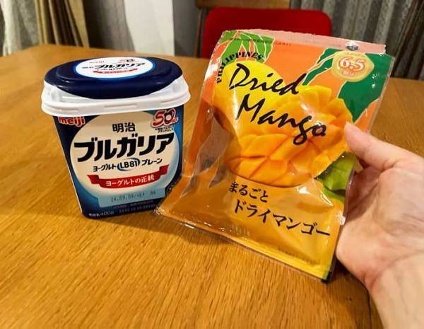 ドライマンゴーにヨーグルトをかけてひと晩…　翌朝、驚きの結果に