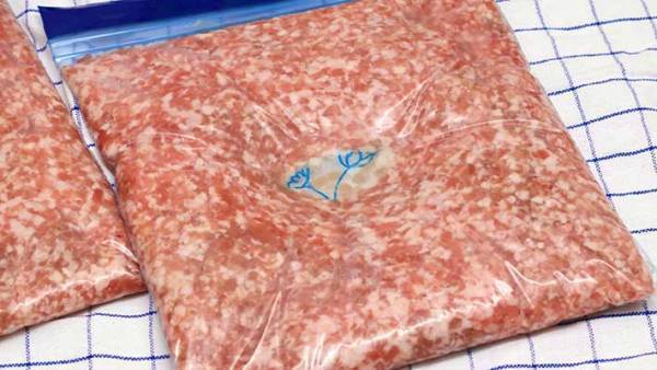 現役シェフが教える『ひき肉の冷凍方法』　冷凍庫に入れる前に…？