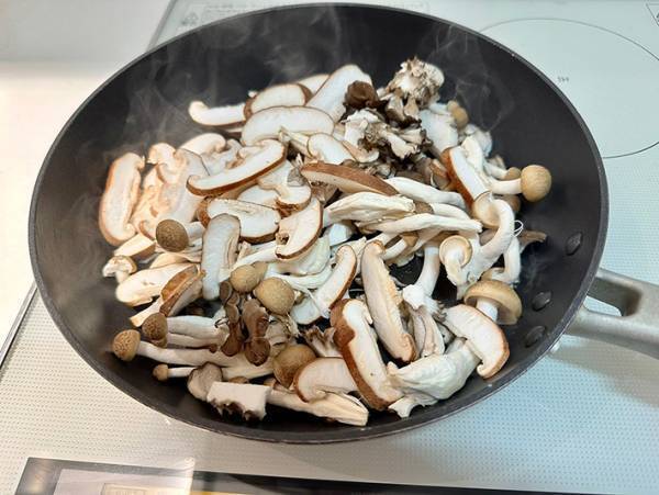 数種類のキノコをぜい沢に使って？　JA全農の提案に「米を食べすぎてしまいそう」