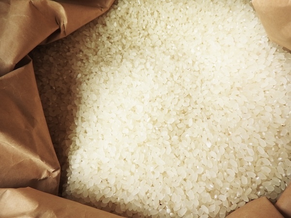 たまに見つかる真っ白いお米　食べても平気？　意外な正体に「知らなかった」