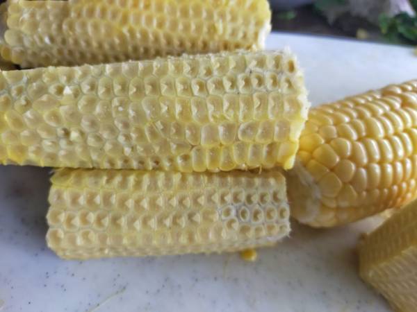 トウモロコシの芯を入れてみて！　炊飯テクに「マジで？」「考えもしなかった」