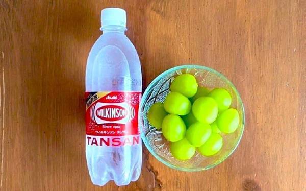 マスカットを炭酸水に入れて？　料理研究家のひらめきに「試す価値アリ」「メモする」