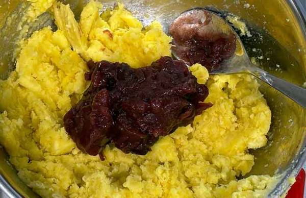 さつまいもに混ぜたのが？　企業のレシピに「お茶もコーヒーも合う！」