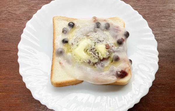 チーズのようにとろ～り　豆大福を使った食パンアレンジに「悪魔的ウマさ！」