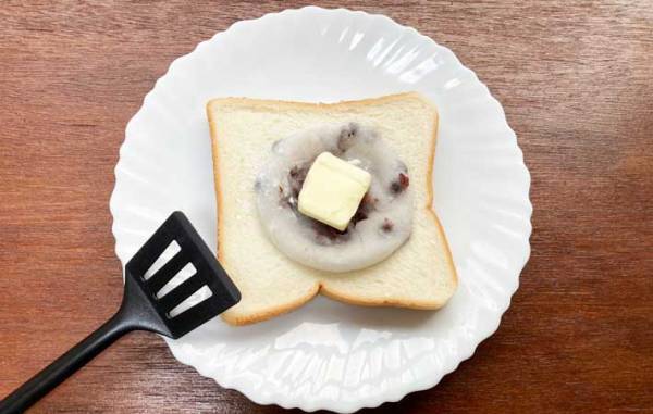 チーズのようにとろ～り　豆大福を使った食パンアレンジに「悪魔的ウマさ！」