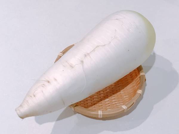 ダイコンを切ったら中が青い　コレって食べられる？　農水省の解説によると…