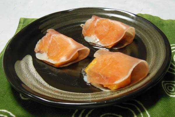 旬の柿はどう食べるといい？　農家の回答「豚肉や生ハムと…」