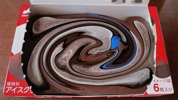 「ピノを食べようとしたら…」　まさかの光景に「異世界に連れてかれそう」