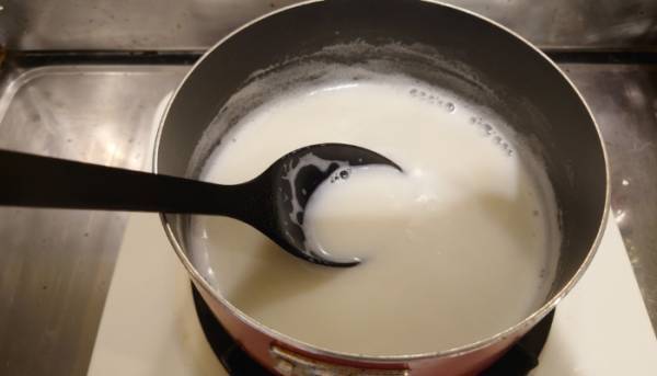 自宅で作れるミルクアイス！　混ぜて冷やすだけのレシピに「親子で作りたい」