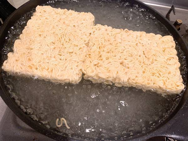 ペヤングは３分待つのではなく…？　アレンジレシピに「この手があったか」