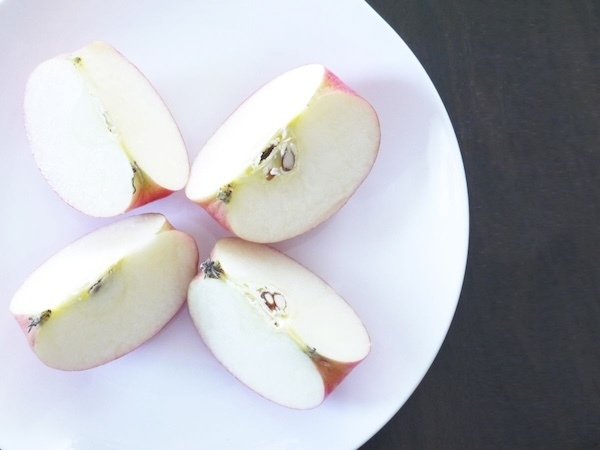 リンゴの表面がベトベトしているワケ　農水省の解説に「納得」「そういう理由で」