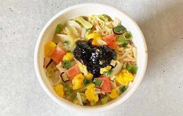 ご飯ではなく…？　『ごはんですよ』の思わぬ食べ方に「すごい」