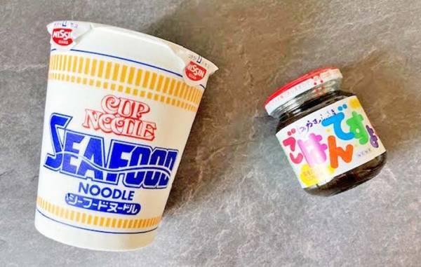 ご飯ではなく…？　『ごはんですよ』の思わぬ食べ方に「すごい」