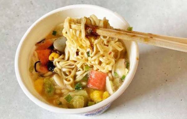 ご飯ではなく…？　『ごはんですよ』の思わぬ食べ方に「すごい」