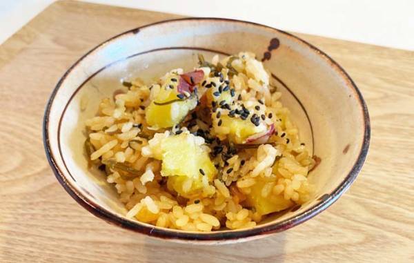 サツマイモの絶品炊き込みご飯　味の決め手は…？