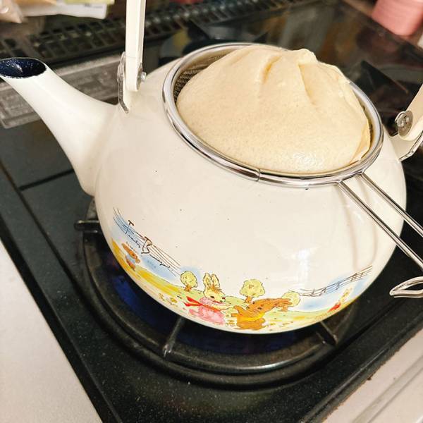 ヤカンでお湯を沸かす女性　思い付いたことに「天才かよ」「目からウロコ」