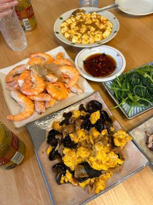 妻の料理を撮影した、夫と娘　２枚の写真に「見栄えが変わる」