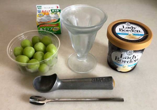 自作した『シャインマスカットパフェ』　チートデイすぎると話題