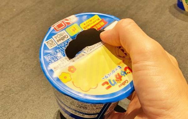 じゃがりこは、こう開けて！　こぼれにくい方法に「ずっとやる」