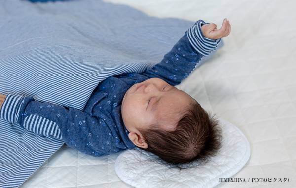 「寝たかチェックしてみよう」　母親にカマをかけられて、寝たフリが一瞬でバレた２歳児がこちら