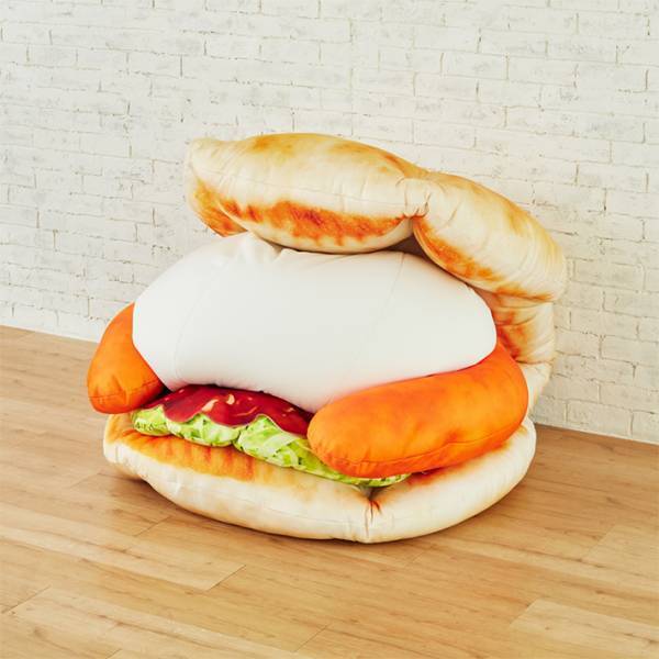 モスの巨大『月見』クッションが話題　「家宝にしたい」「挟まりたい」