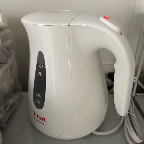 電気ケトルの汚れ、効果的な落とし方は？　試した結果に「ピッカピカ」「答えが出た」