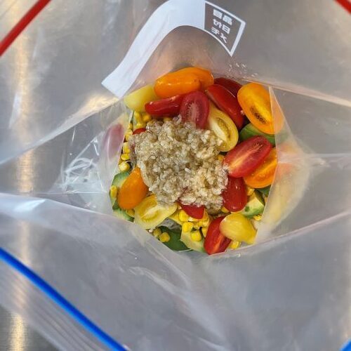 ポリ袋に野菜を入れてもみ込むと…　たった１分で「すごいコレ！」