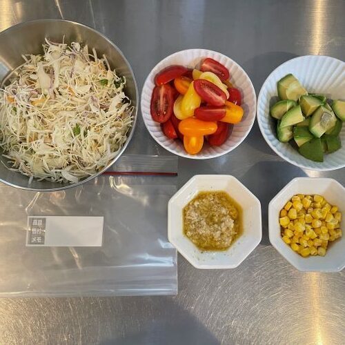 ポリ袋に野菜を入れてもみ込むと…　たった１分で「すごいコレ！」