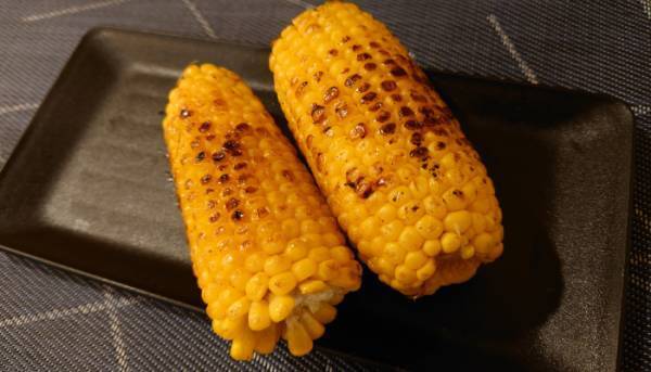 フライパンでトウモロコシを焼いてみたら…　超簡単なのに「大正解」「また作る」