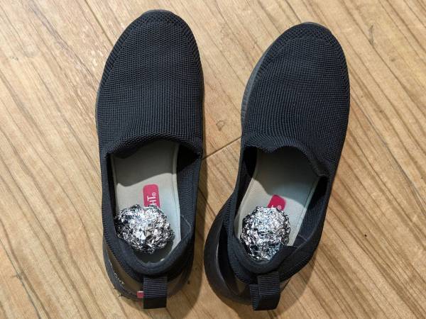 靴の中にアルミホイルを入れると…　企業が教える裏技が「すごい」