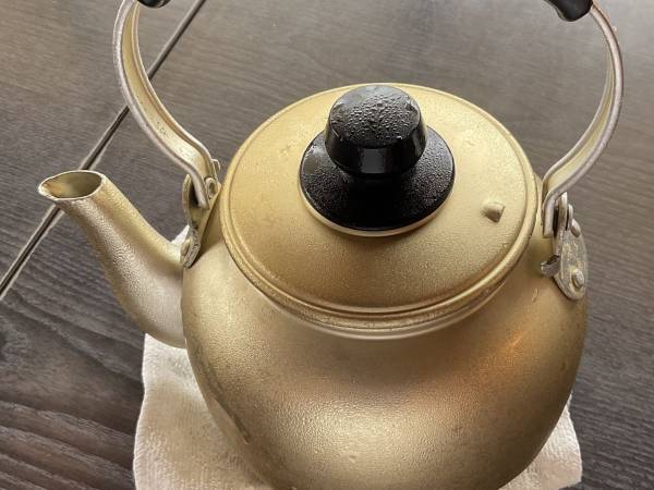 内部が傷付いたヤカンに要注意　企業の解説に「確認する」「そんなリスクが」