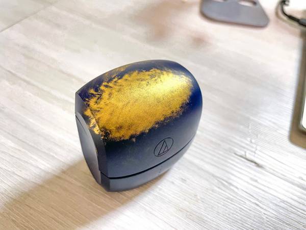 イヤホンケースに「高級感が増した」　そのワケに「笑いました」