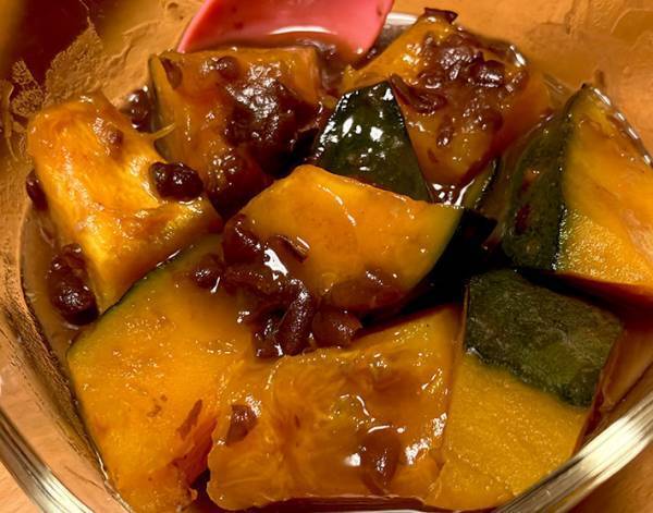 カボチャの横にあるのは？　まさかの煮込みに「発想の勝利」「天才か」