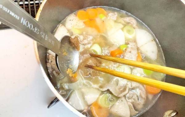 小さじ２杯入れてみて！　企業が教える『減塩味噌汁のコツ』