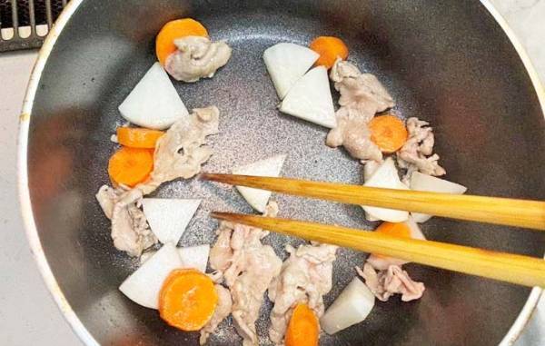 小さじ２杯入れてみて！　企業が教える『減塩味噌汁のコツ』