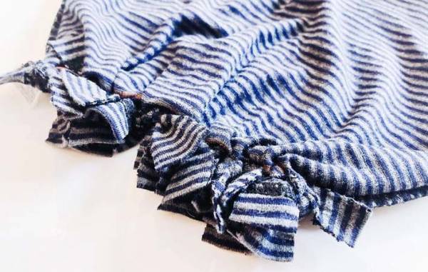 いらない服の裾を切って…　できたものに「縫わずに完成」「思い出そのまま」