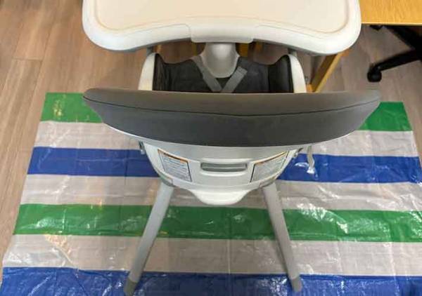 ゴミ箱周りにレジャーシートを貼ると？　男性「簡単」「華やかに」