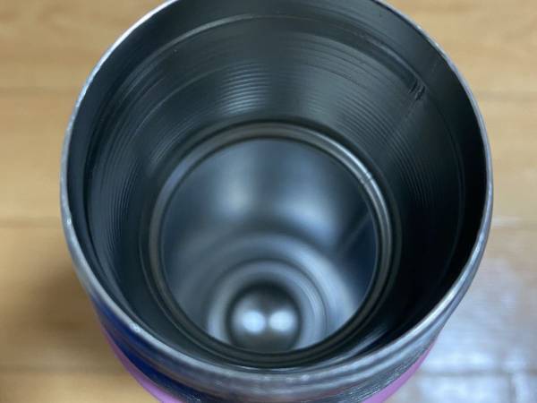 水筒のシールは剥がす？剥がさない？　正解に「勘違いしてた」「そうだったの？」