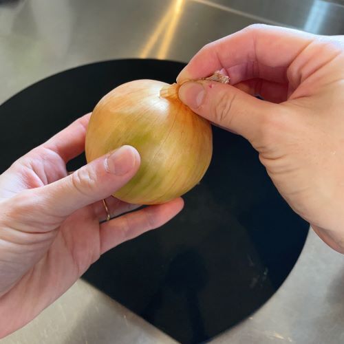 タマネギの皮、縦にむいてない？　正解に「勘違いしてた」「初耳だった」